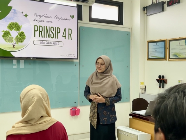Mahasiswa Pendidikan Kimia UII Unggul di WSC 2024, Raih Juara 1 Lomba Microteaching